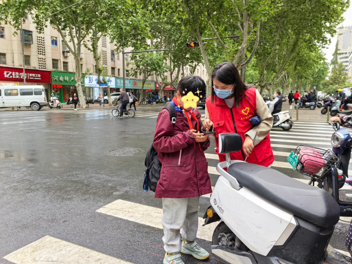 文明交通我先行 守护平安成长路——河南省应急管理厅组织开展文明交通志愿服务活动
