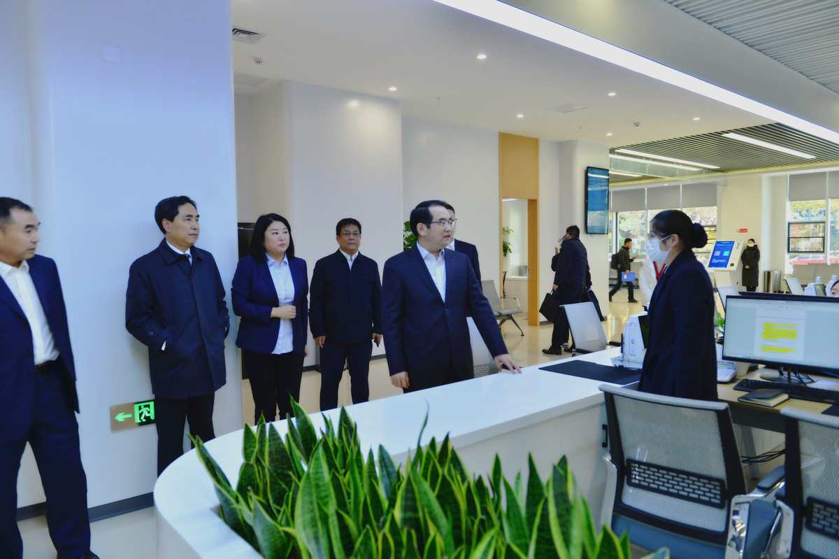 孫巍峰到農(nóng)業(yè)行政審批辦公室調(diào)研指導(dǎo)工作