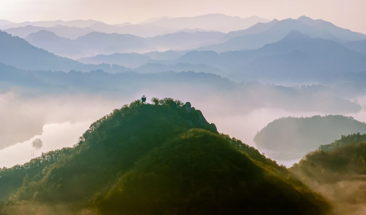新县：冬雾缥缈 美如幻境