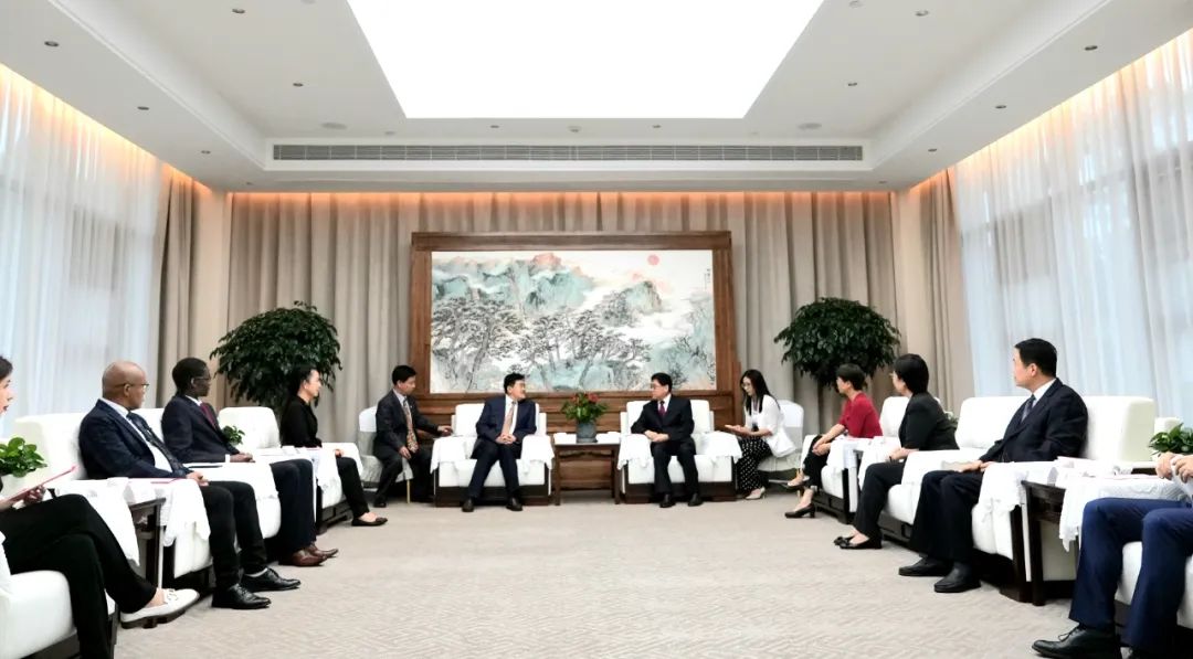陳志偉會(huì)見(jiàn)出席2023“美好中國(guó)·發(fā)現(xiàn)中國(guó)之美”走進(jìn)信陽(yáng)活動(dòng)的駐華外交官一行