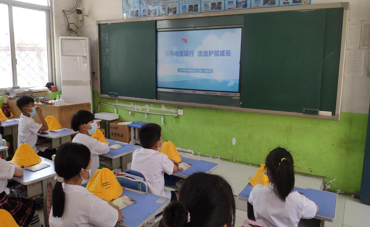青春与法同行 法治护航成长<br> ----省司法厅赴结对帮扶村开展爱心公益助学志愿活动