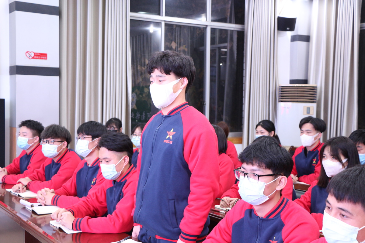 河南林业职业学院党委副书记王新建为第三期青马班学员讲授专题党课