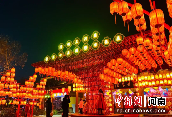 春满中原·老家河南 | 开封：清明上河园里过大年