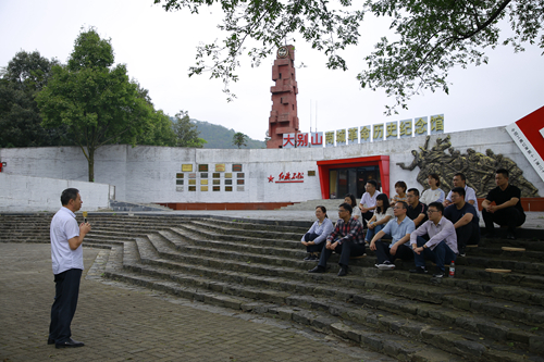 出山店生态建设服务中心赴商城县开展主题党日活动