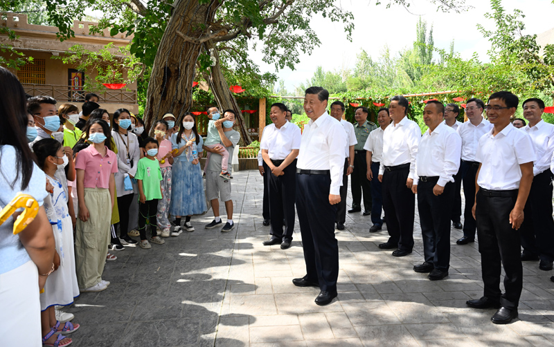 习近平在新疆考察时强调：完整准确贯彻新时代党的治疆方略 建设团结和谐繁荣富裕文明进步安居乐业生态良好的美好新疆