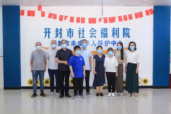 关爱成年孤儿 筑起爱的家园  <br>——开封市保障性住房管理中心提能力 强作风  <br>为成年孤儿优先提供公租房保障