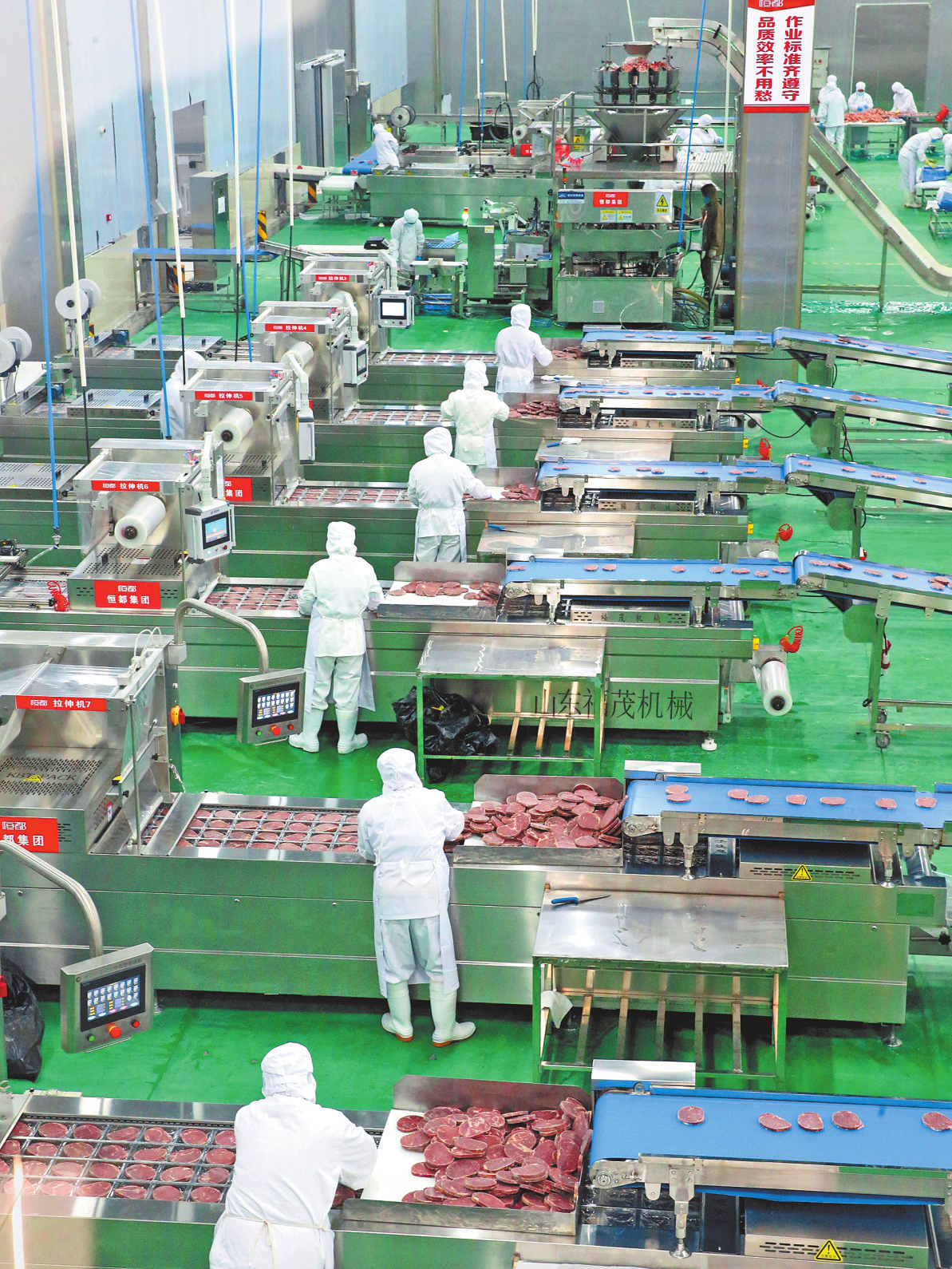 在河南恒都食品公司肉牛深加工车间,夏南牛被细分成300多种产品,然后