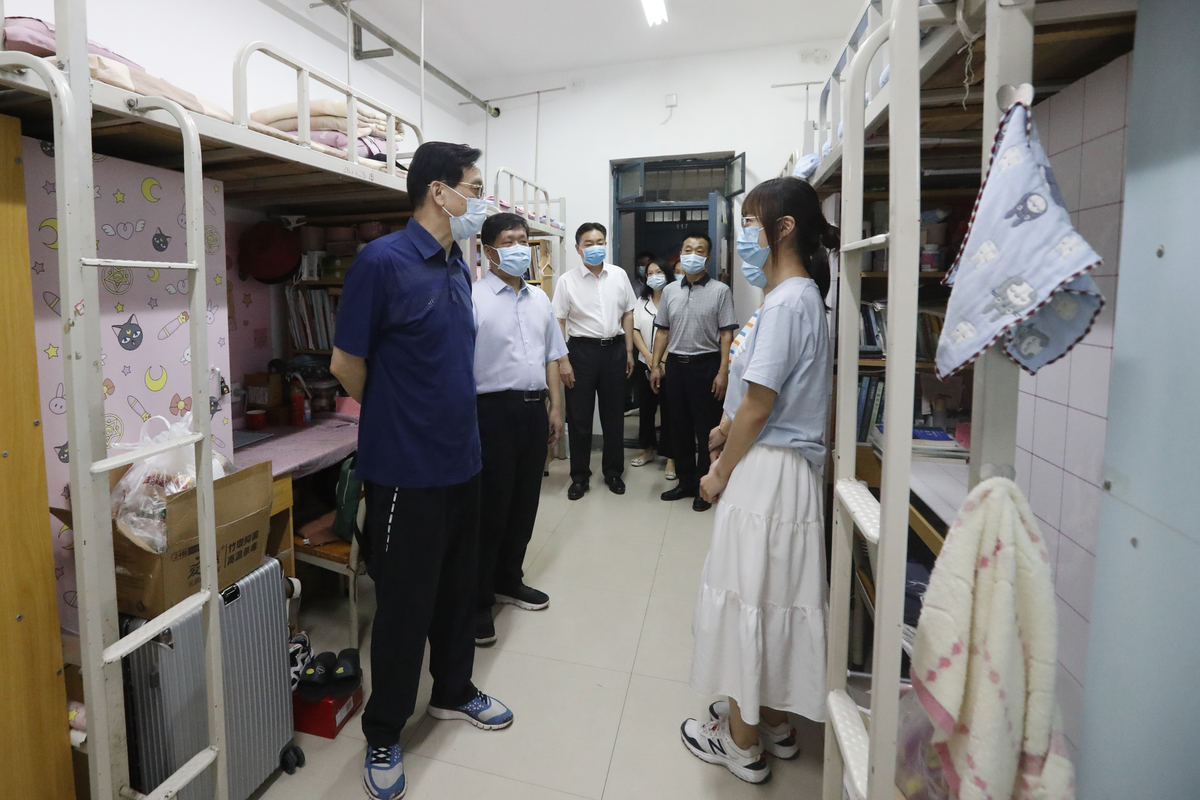 省委高校工委专职委员何秀敏到部分高校督导检查暑期疫情防控和灾后重建工作
