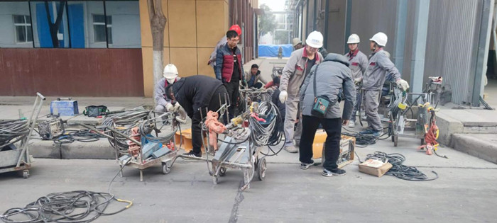 洛阳市偃师区加芯赋码”筑防线 “焊”卫安全保平安