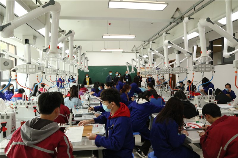 全省中招理化生实验操作考试圆满结束