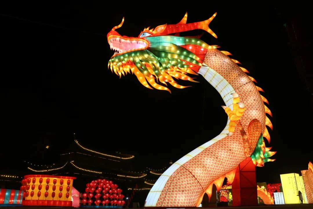 开封：匠心织灯影 流光绘夜色