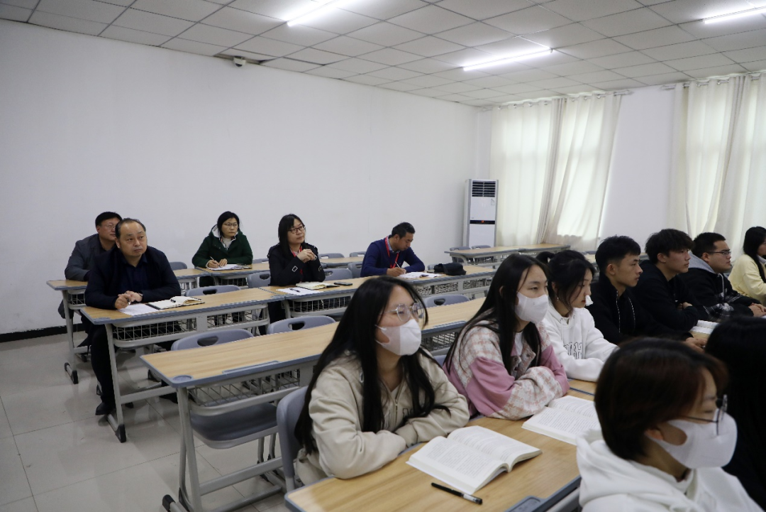 河南省高校思政课春季学期“大听课”“大调研”活动第十调研组到河南应用技术职业学院开展听课调研活动