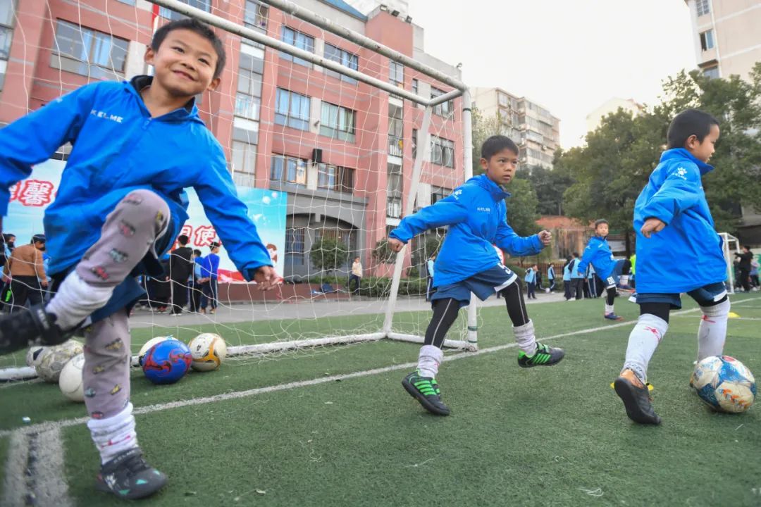 加强青少年体育工作 加快建设体育强国