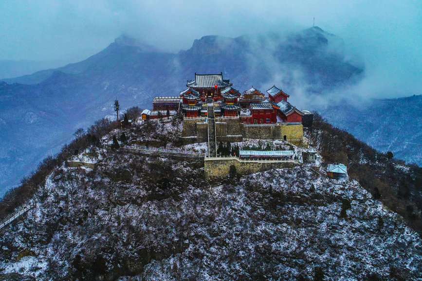 云台山：半山红叶半山雪