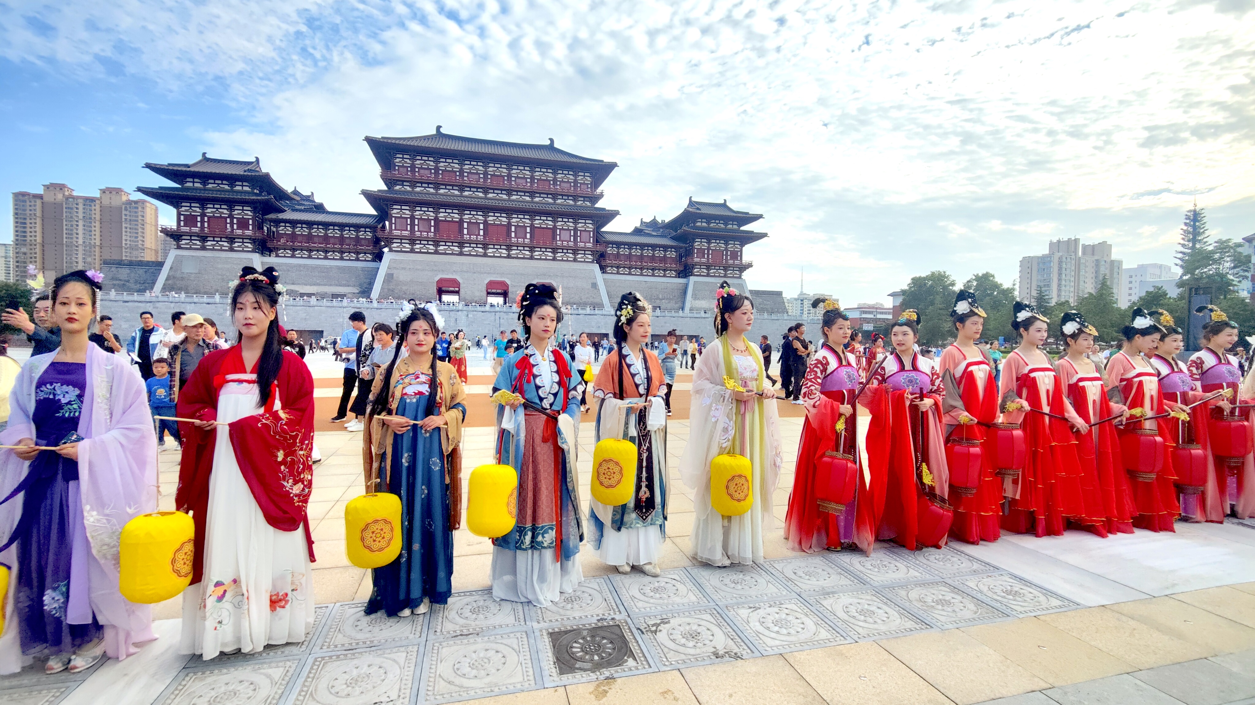 Tick off Capital Ruins of Sui and Tang Dynasties in Luoyang in Chinese Hanfu