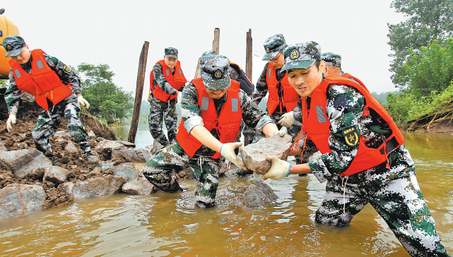 风雨同舟战洪魔河南军民同心抗击信阳洪灾走笔