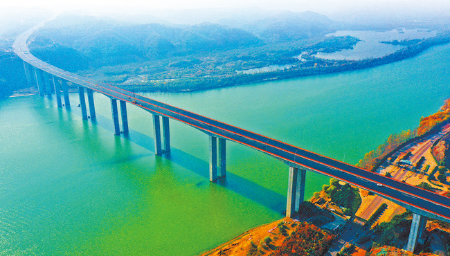我省高速公路“13445工程”首批9個(gè)項(xiàng)目簽約 建設(shè)里程521公里，投資規(guī)模789億元