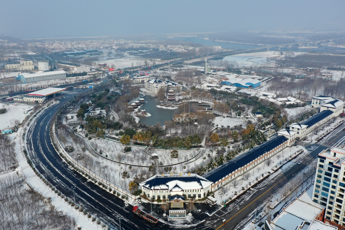 大雪初霁，黄河两岸美如画