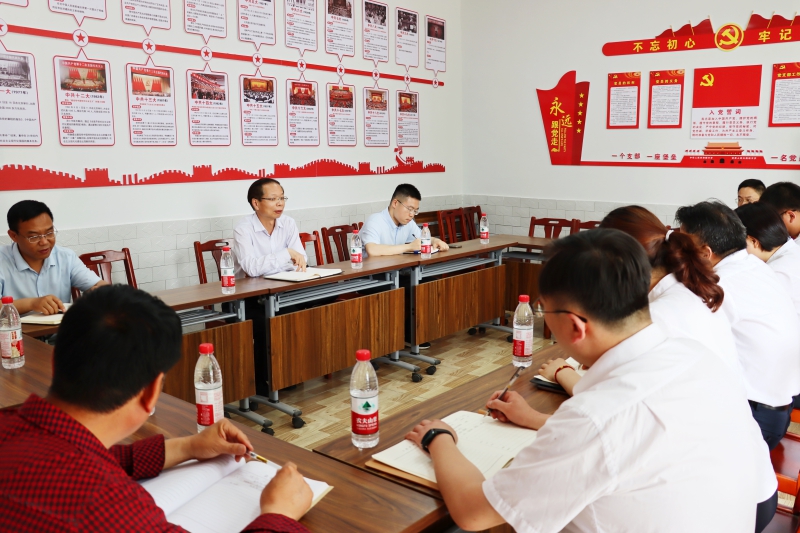 省地方金融監管局副局長張云定到泌陽縣孟崗村開展普惠金融助力鄉村振興調研并為孟崗村小學捐贈教學辦公設備 省地方金融監管局副局長張云定到泌陽縣孟崗村開展普惠金融助力鄉村振興調研并為孟崗村小學捐贈教學辦公設備