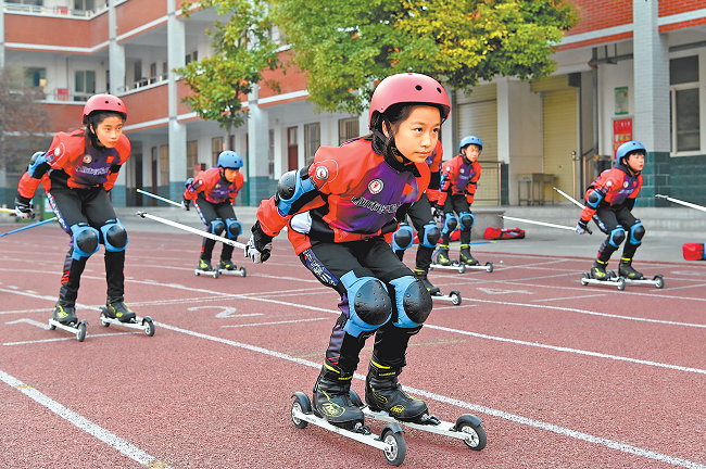 沁阳市实验小学进行越野轮滑训练
