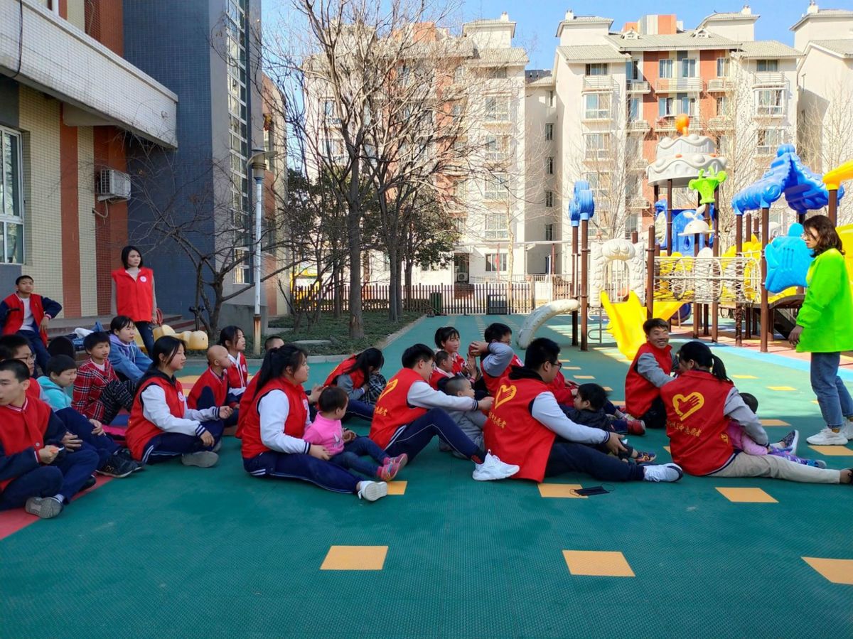 2019年3月16日下午,郑州市民政局购买社区残障儿童项目雨之露社工特联合郑州市儿童福利院、华心社工、郑州市第五中学的志愿者开展了“童心·同行 ” 一对一陪伴志愿服务活动.jpg