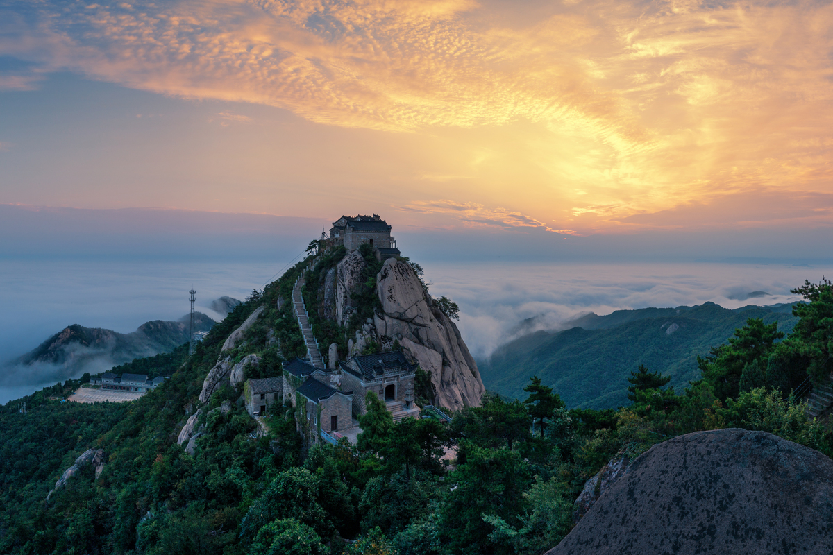 美丽河南·锦绣山河行丨河南的山:红绿相映大别山 美丽河南·锦绣山河行丨河南的山:红绿相映大别山