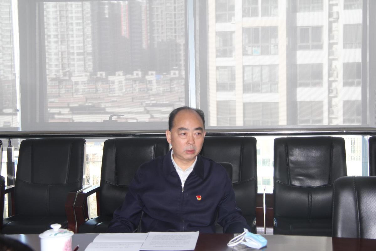 李宏伟到所联系党支部座谈交流并讲党课