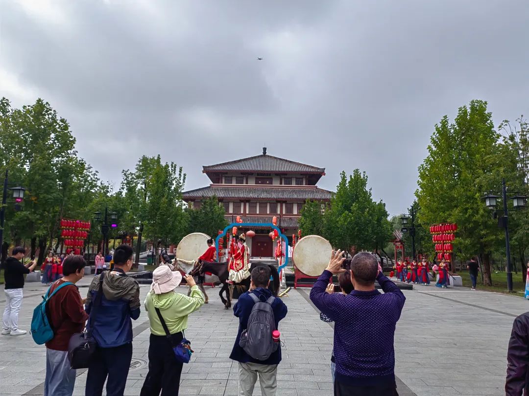 “双节”假期第一天，灵宝文旅市场火热开场