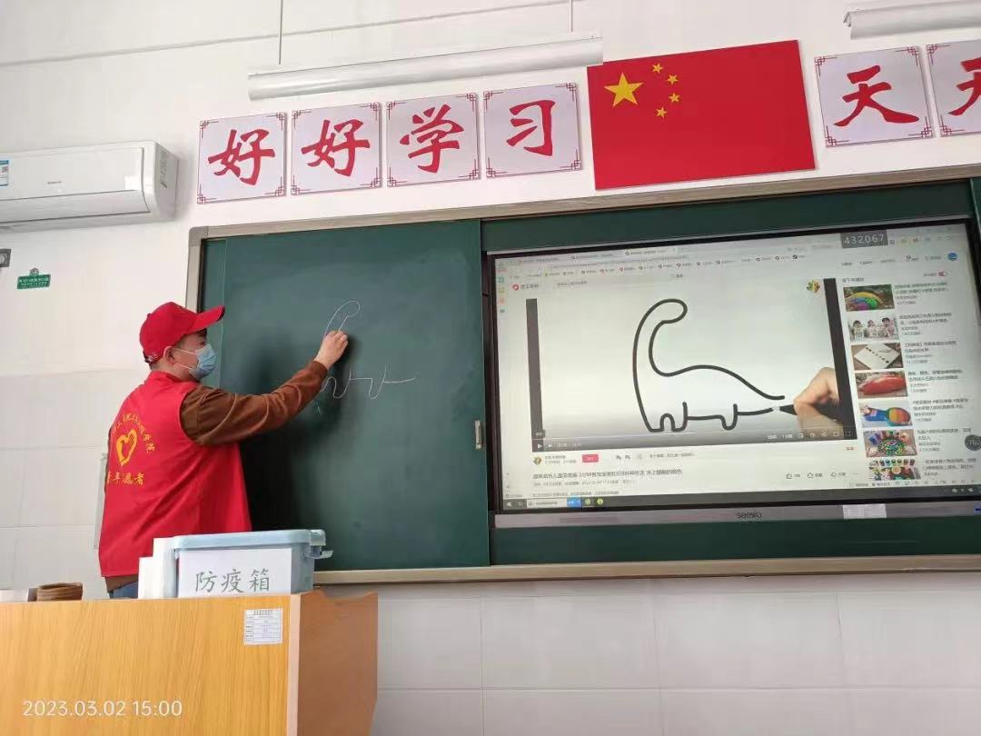 河南高校学子这样弘扬践行雷锋精神