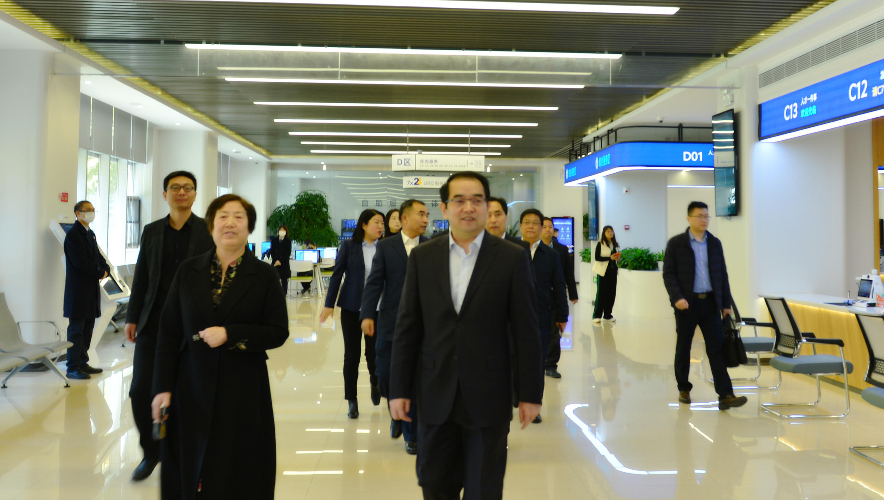孫巍峰到農(nóng)業(yè)行政審批辦公室調(diào)研指導(dǎo)工作