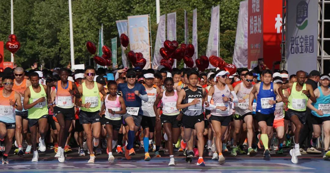 首页>体育新闻>全民健身>2021年,郑开马拉松获得到国际田联认可,首次