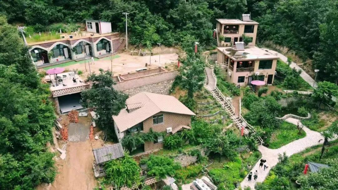 鲁山上坪村：“云边”民宿最抚人
