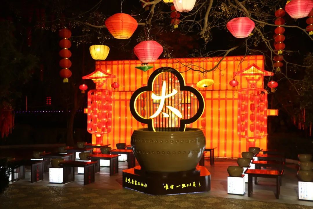 开封：匠心织灯影 流光绘夜色