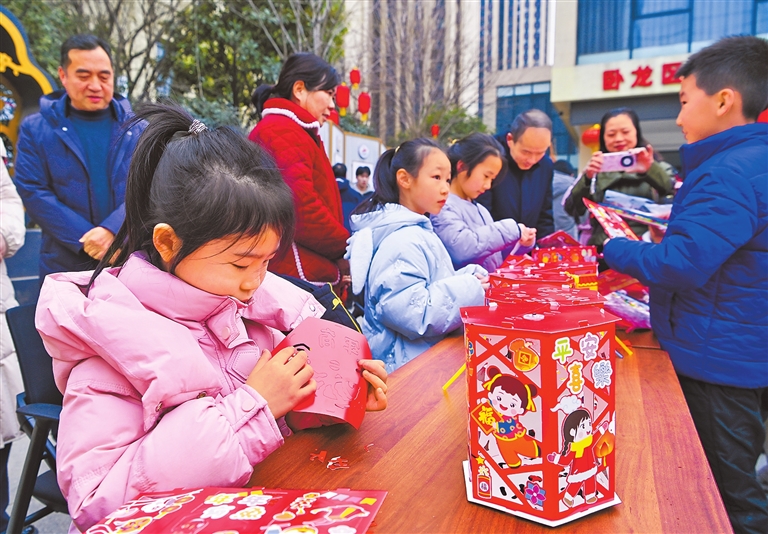 Making lanterns to celebrate the Lantern Festival