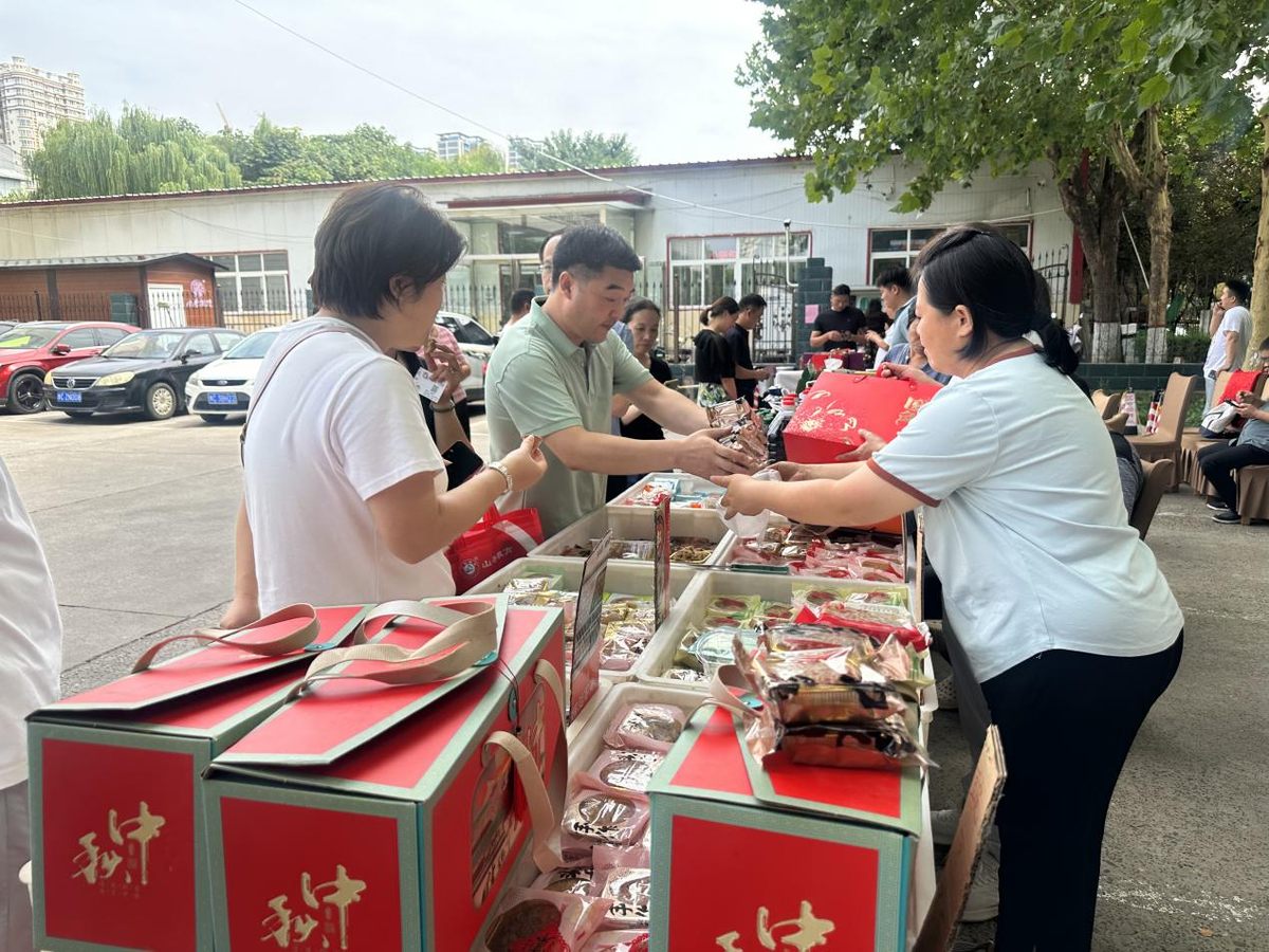 洛阳市洛龙区审计局积极参与 “迎金秋、促销售、固成果、助振兴”土特产消费帮扶专项行动