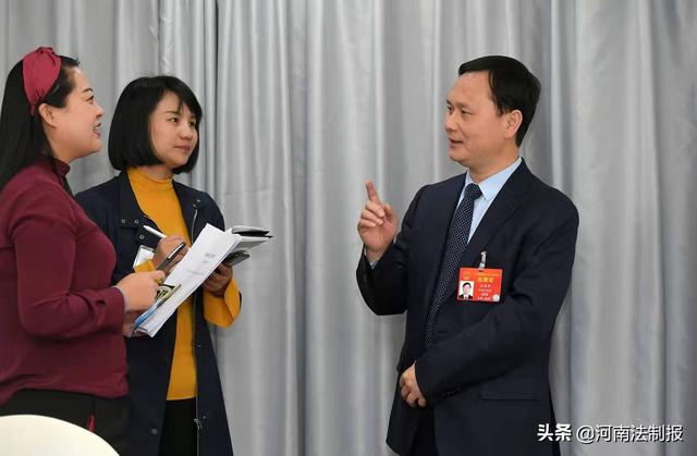 全国人大代表,河南省济源市人民政府市长石迎军,在京参会期间就民生