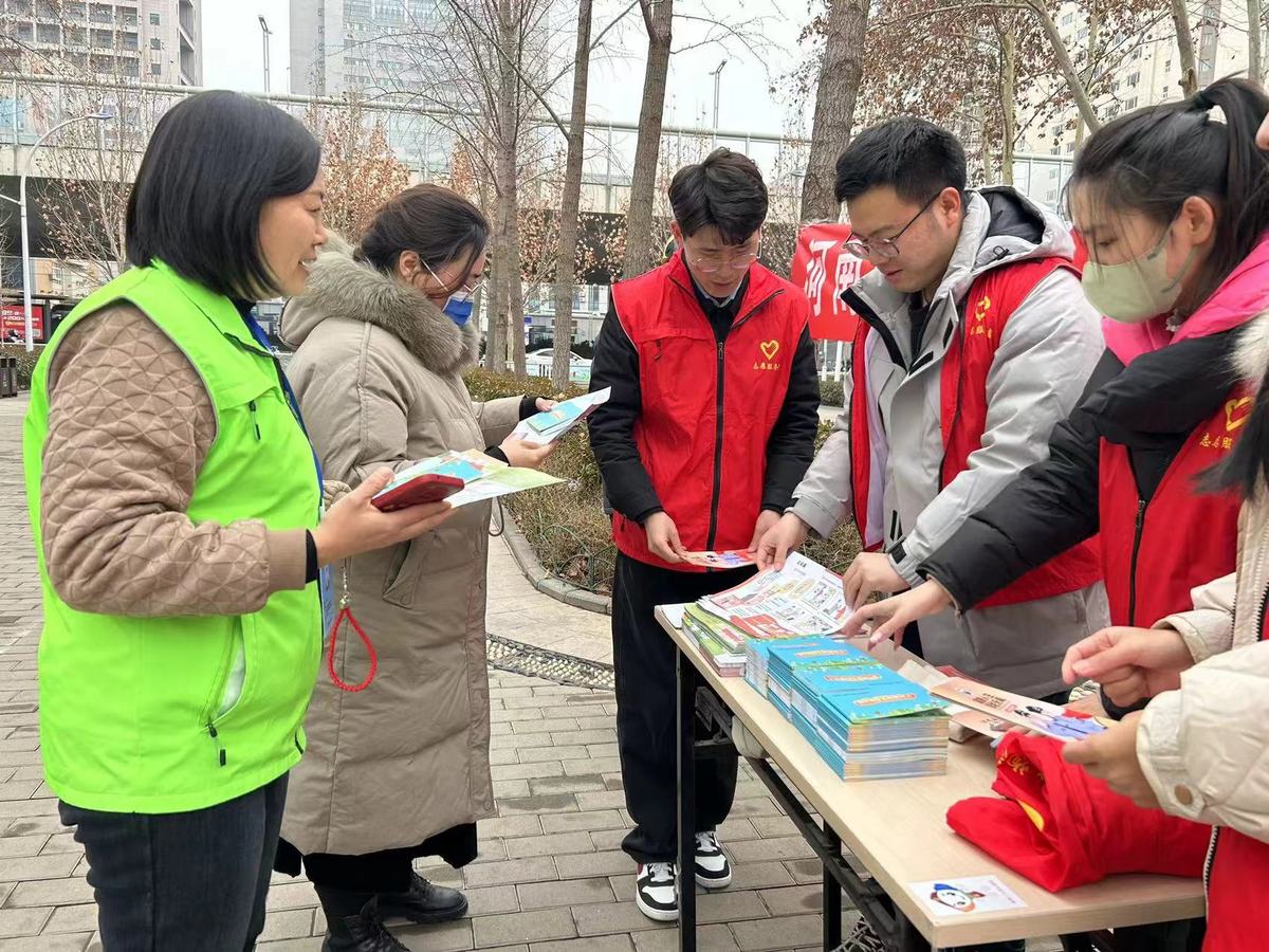 河南省文物局文明办联合金水区博物院社区开展“学雷锋 我行动”志愿服务活动