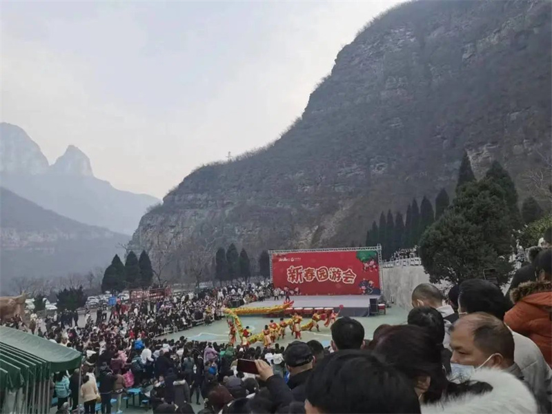 济源：大年初一各景区游客如潮