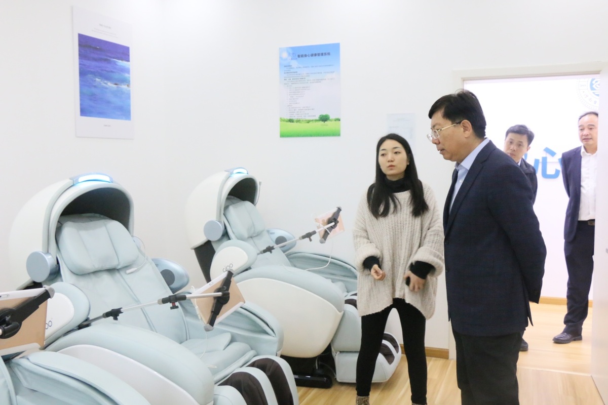 省厅调研组赴河南医药技师学院、河南化工技师学院调研 省厅调研组赴河南医药技师学院、河南化工技师学院调研
