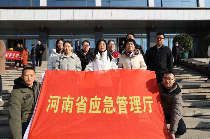 省应急厅组织党员干部职工集中观看影片《申纪兰》