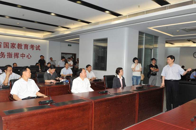 徐济超副省长在省国家教育考试考务指挥中心听取工作汇报