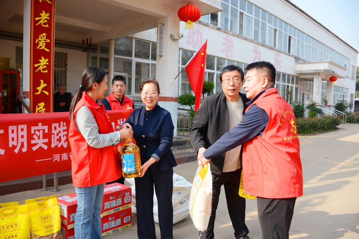 敬老爱老情暖重阳 文明实践共筑和谐省国动办到敬老院开展文明实践活动