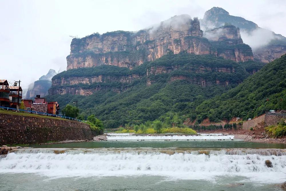 林州：石板岩小镇风景如画