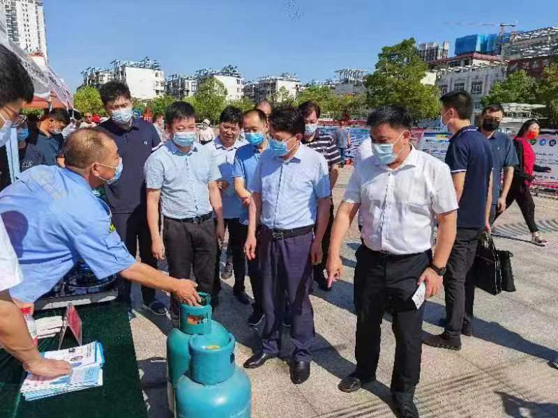 信阳市市场监管局组织开展燃气安全主题宣传活动