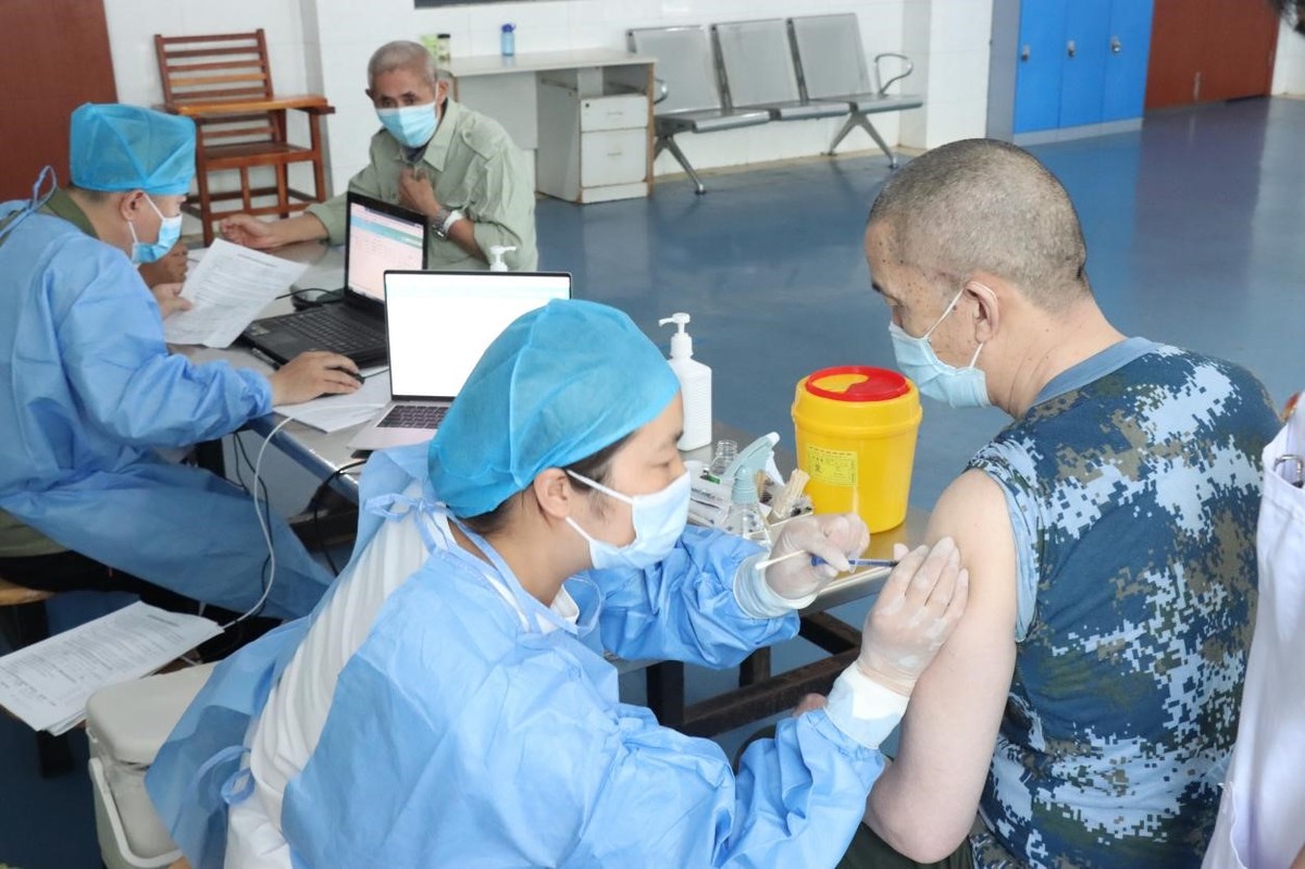 河南省荣康医院圆满完成住院优抚对象新冠疫苗加强针接种工作 