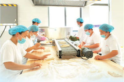 Village in Henan Develops Fried Dough Twist Industry, Boosts Rural Vitalization
