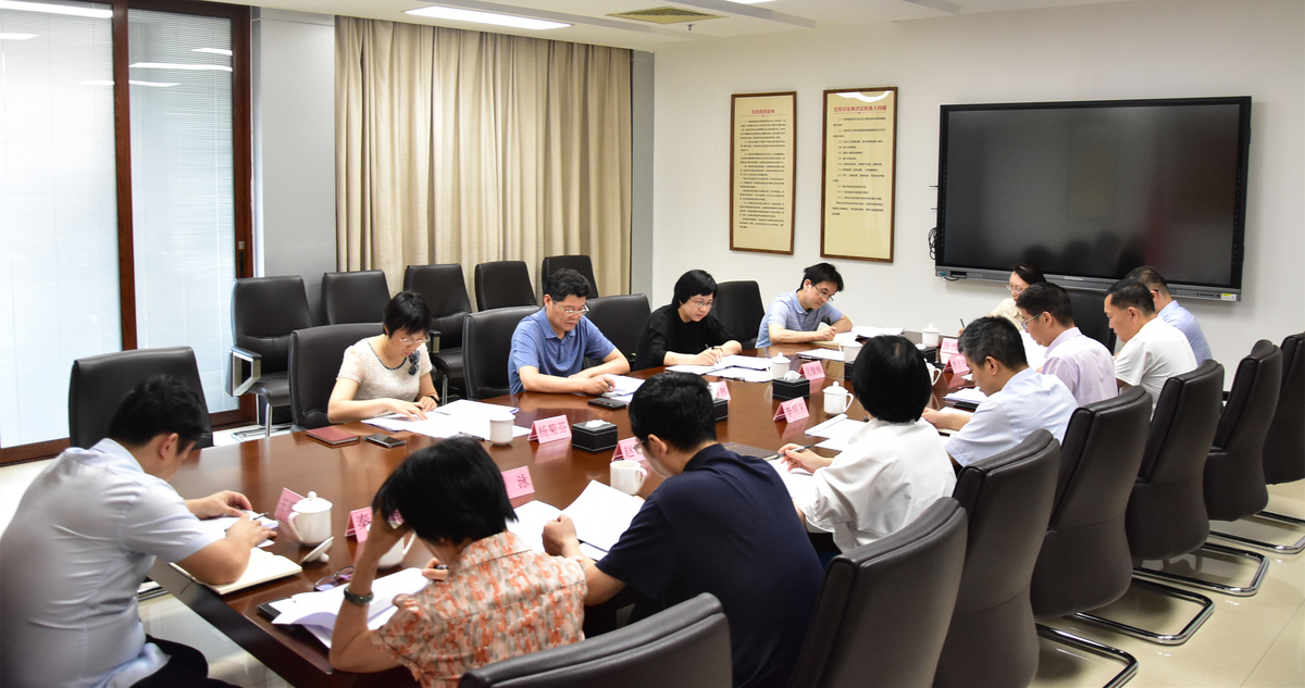 李耀林带队到省行政审批政务信息管理局开展助企惠企政策落实专项监督