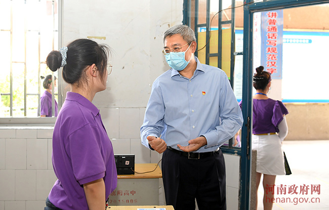 尹弘在登封市检查高考准备工作时强调 全力以赴确保高考安全平稳公平公正