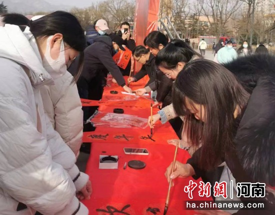 登封启动系列文化活动 为民众“添喜纳福”