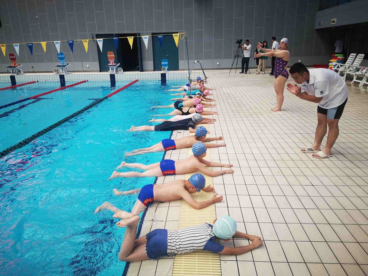 2022年广州市游泳协会游泳救生员培训班完满结束_体育_健身_全民